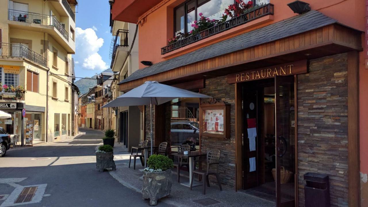 Hostal Talabart Les Bagian luar foto