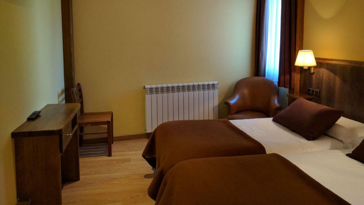 Hostal Talabart Les Bagian luar foto