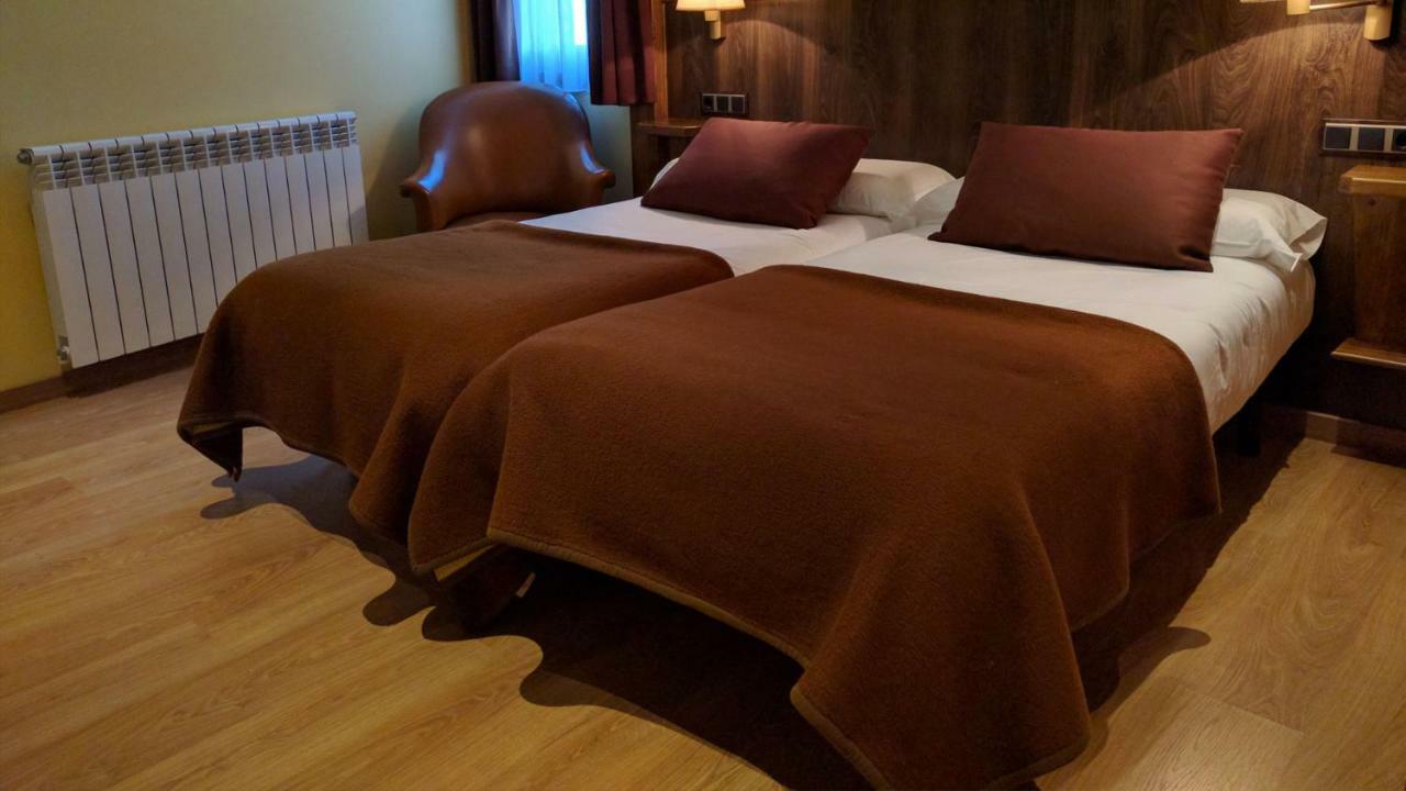 Hostal Talabart Les Bagian luar foto
