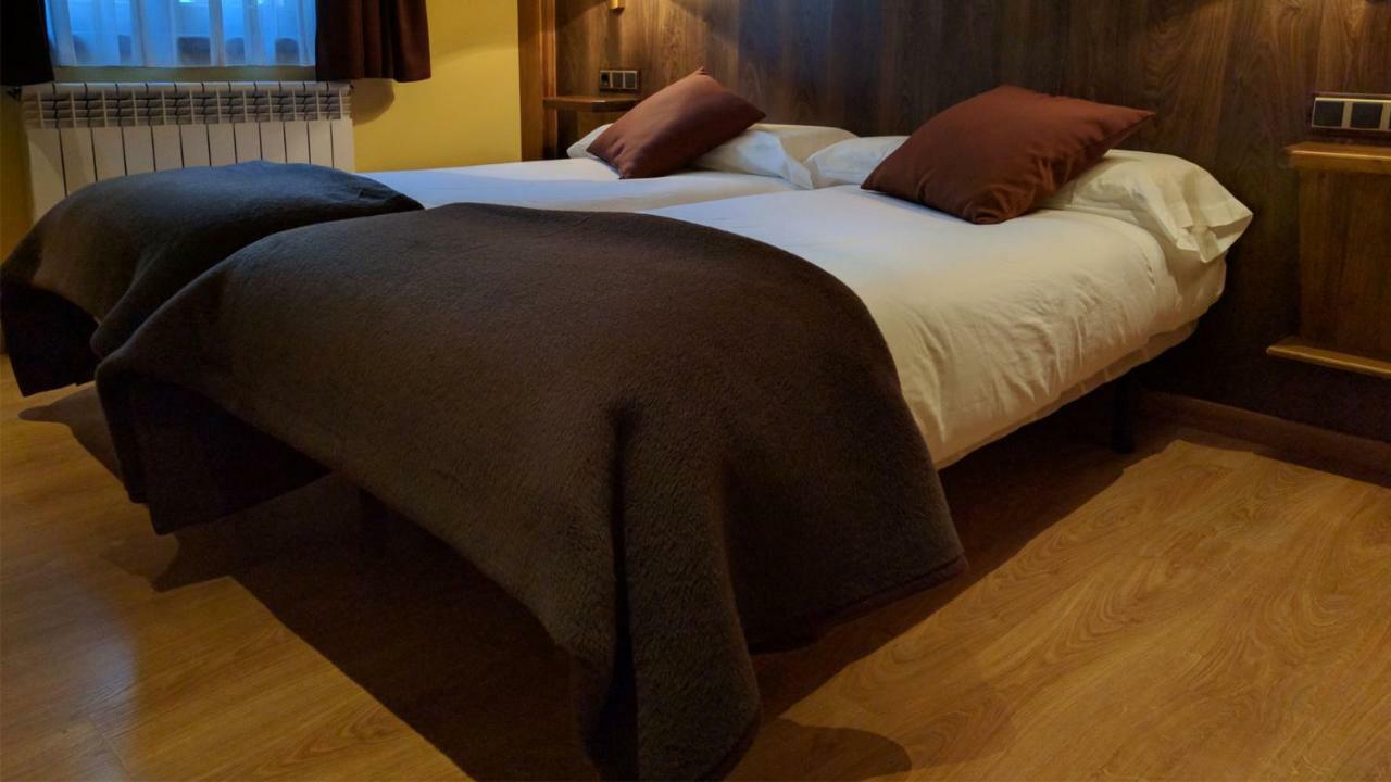 Hostal Talabart Les Bagian luar foto