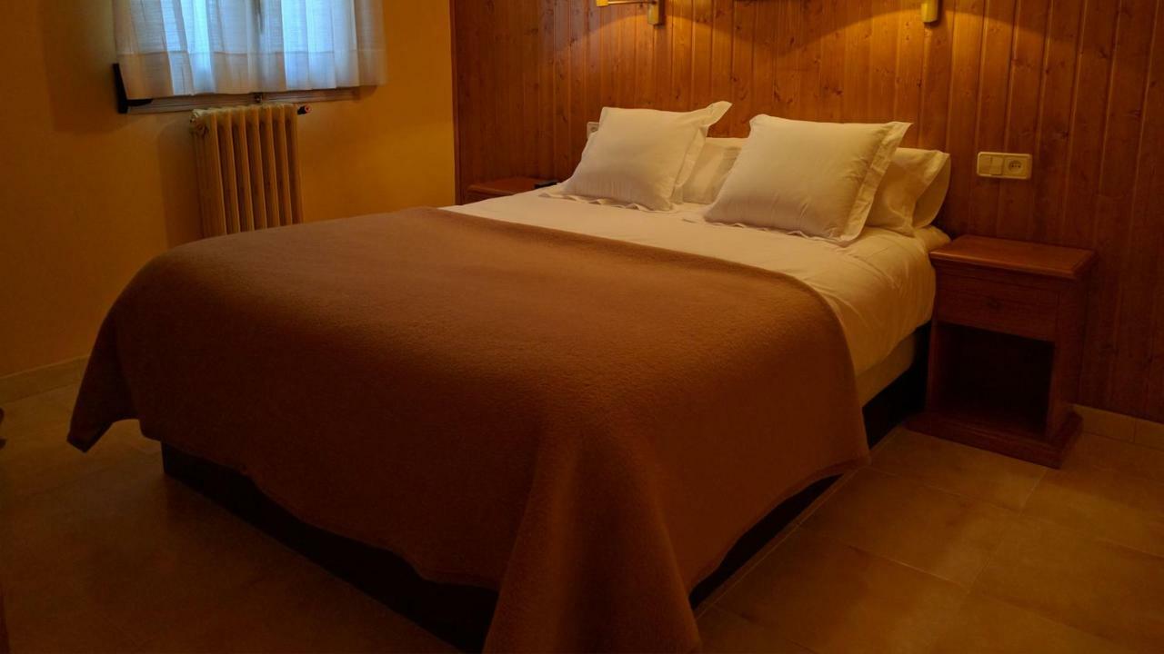 Hostal Talabart Les Bagian luar foto