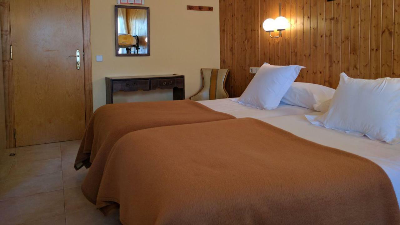 Hostal Talabart Les Bagian luar foto