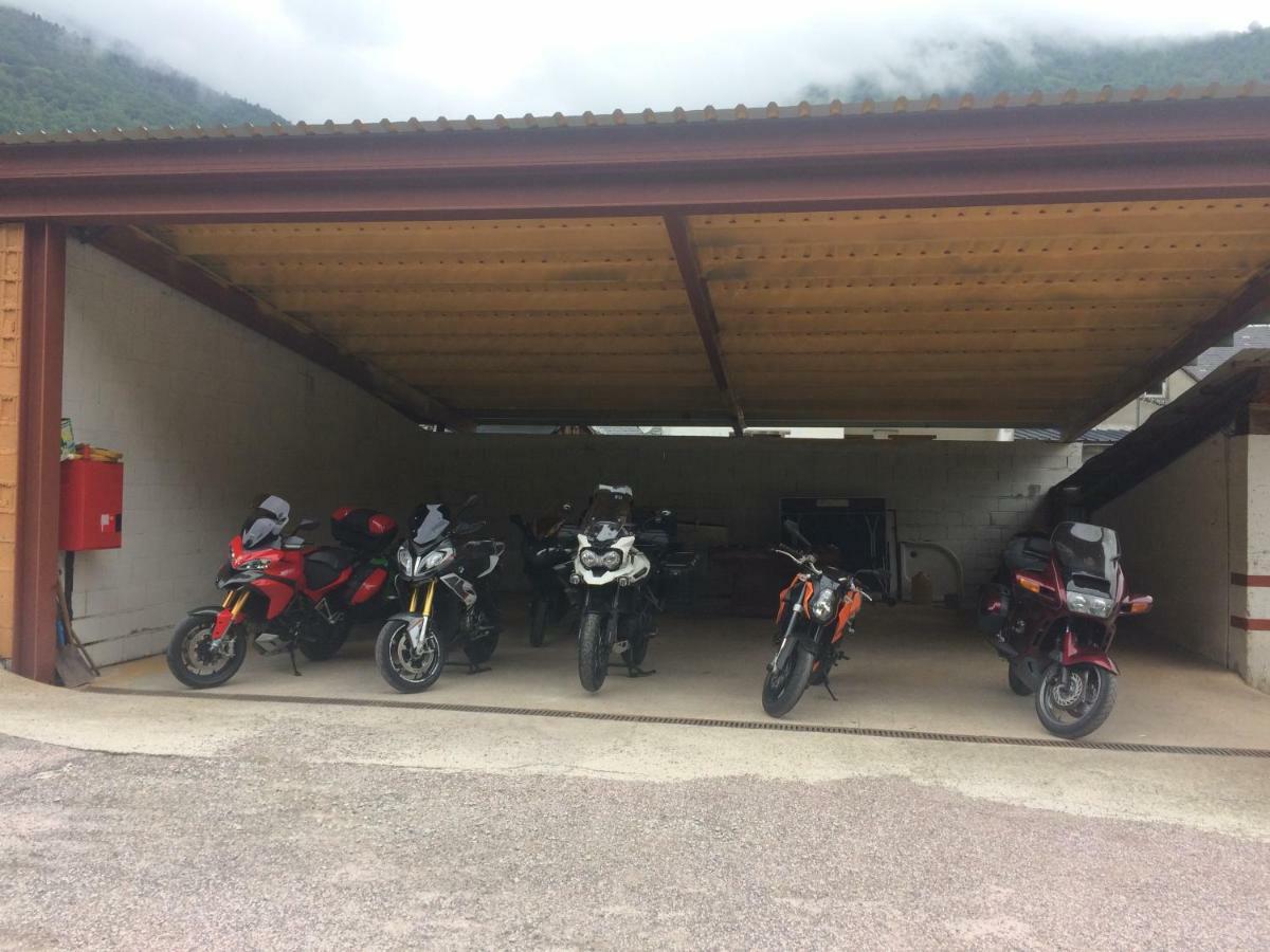 Hostal Talabart Les Bagian luar foto