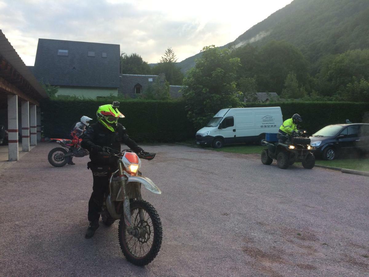 Hostal Talabart Les Bagian luar foto